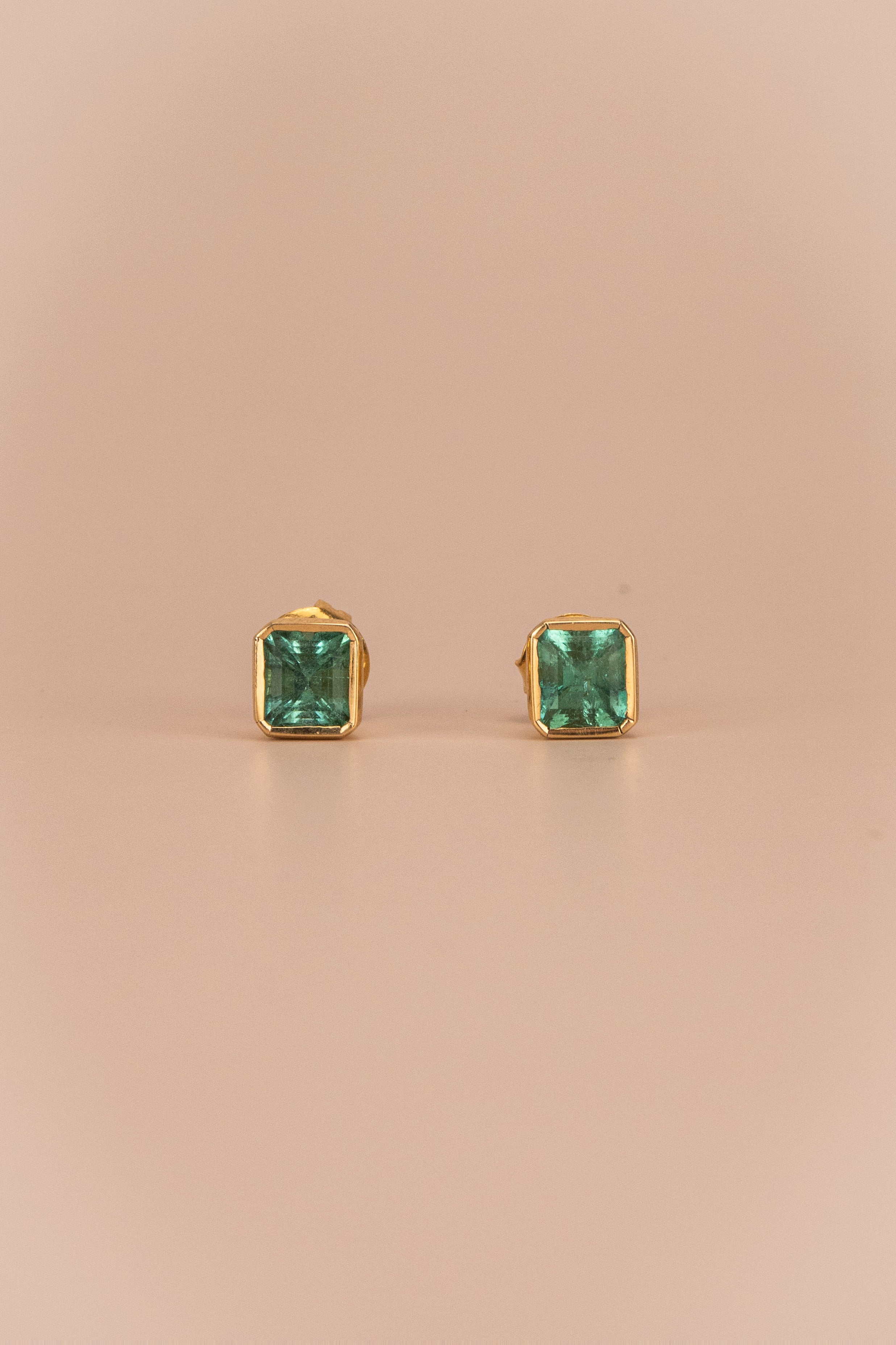 18ct Yellow Gold Emerald Earrings