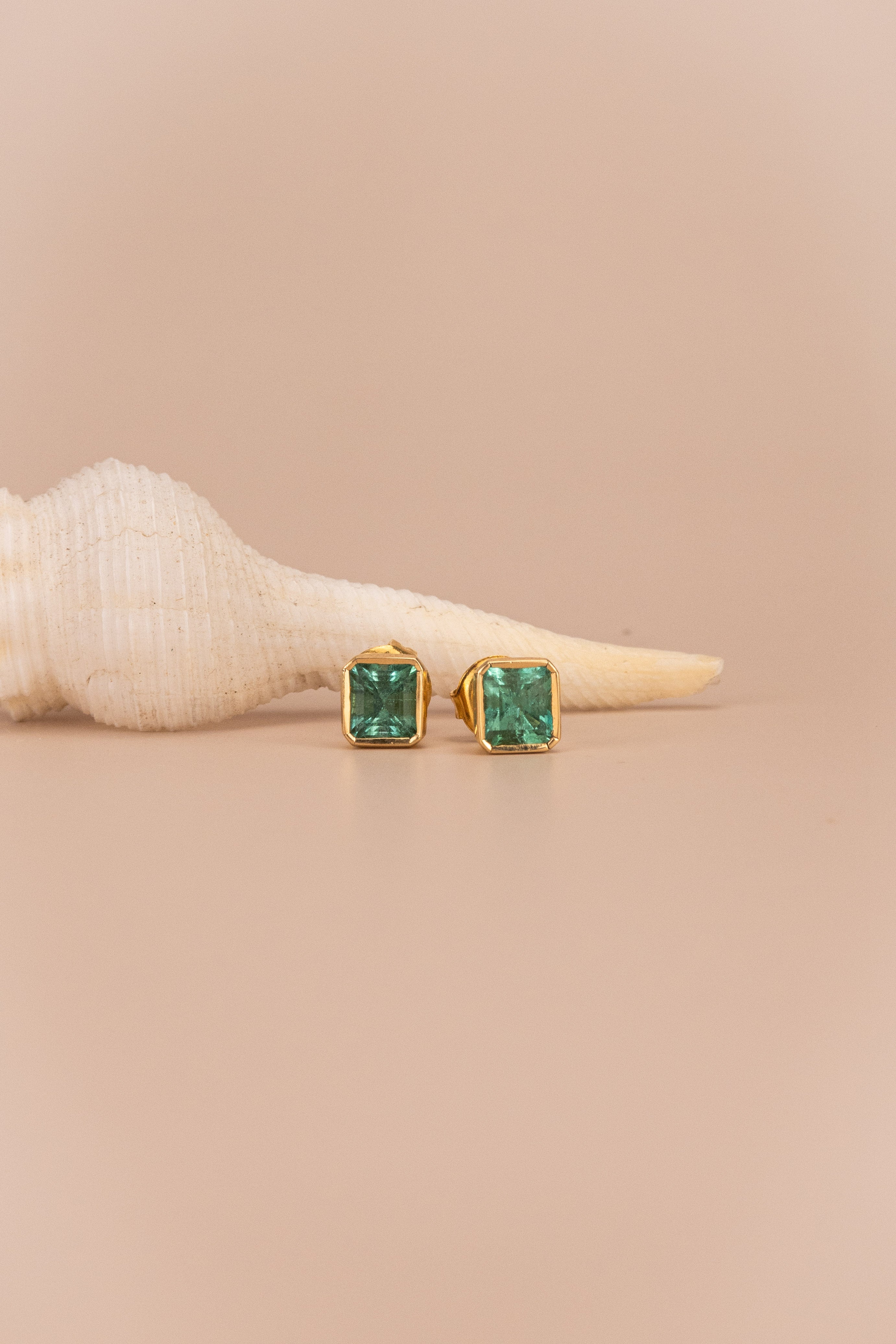 18ct Yellow Gold Emerald Earrings