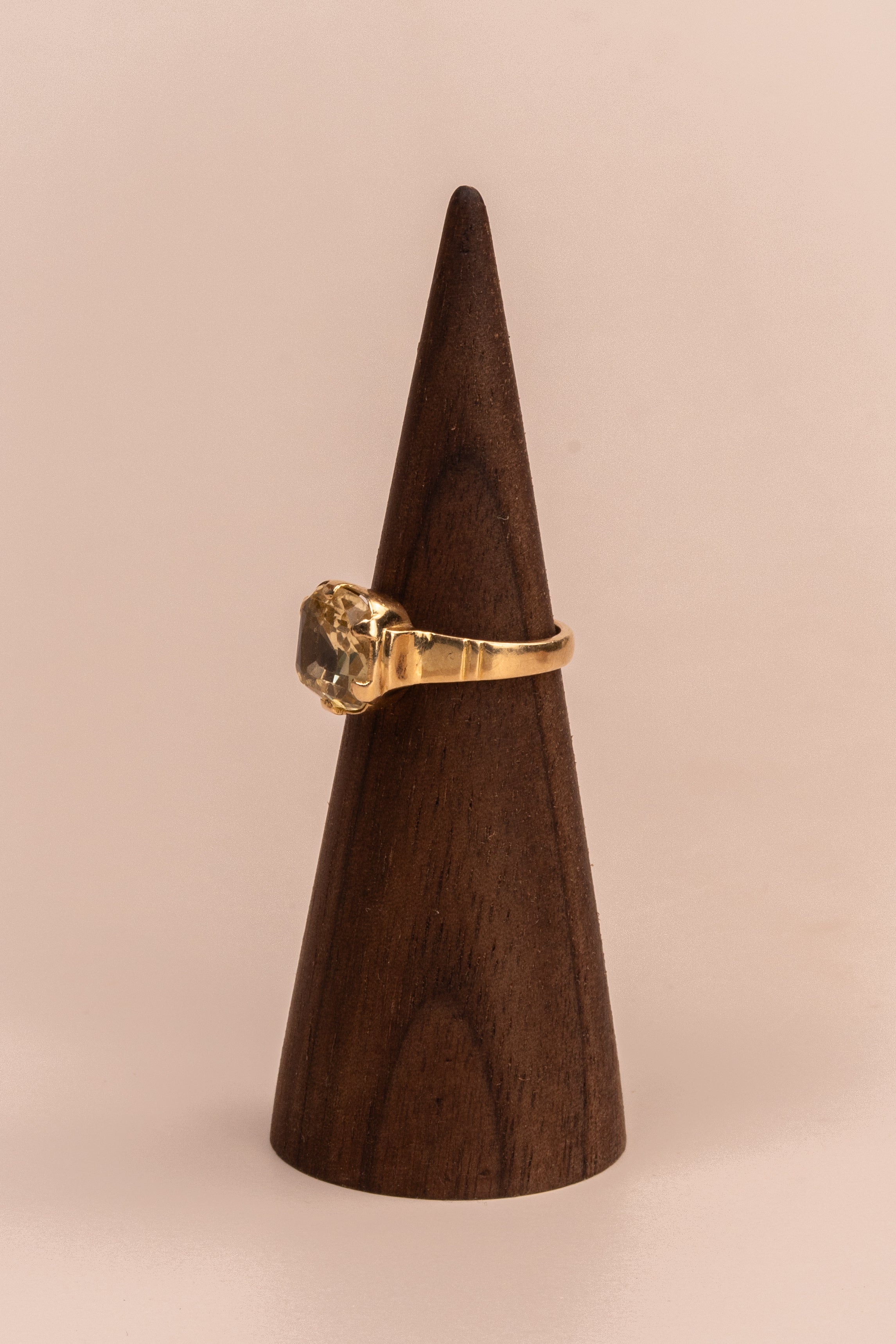 18ct Yellow Gold Antique Yellow Sapphire Ring