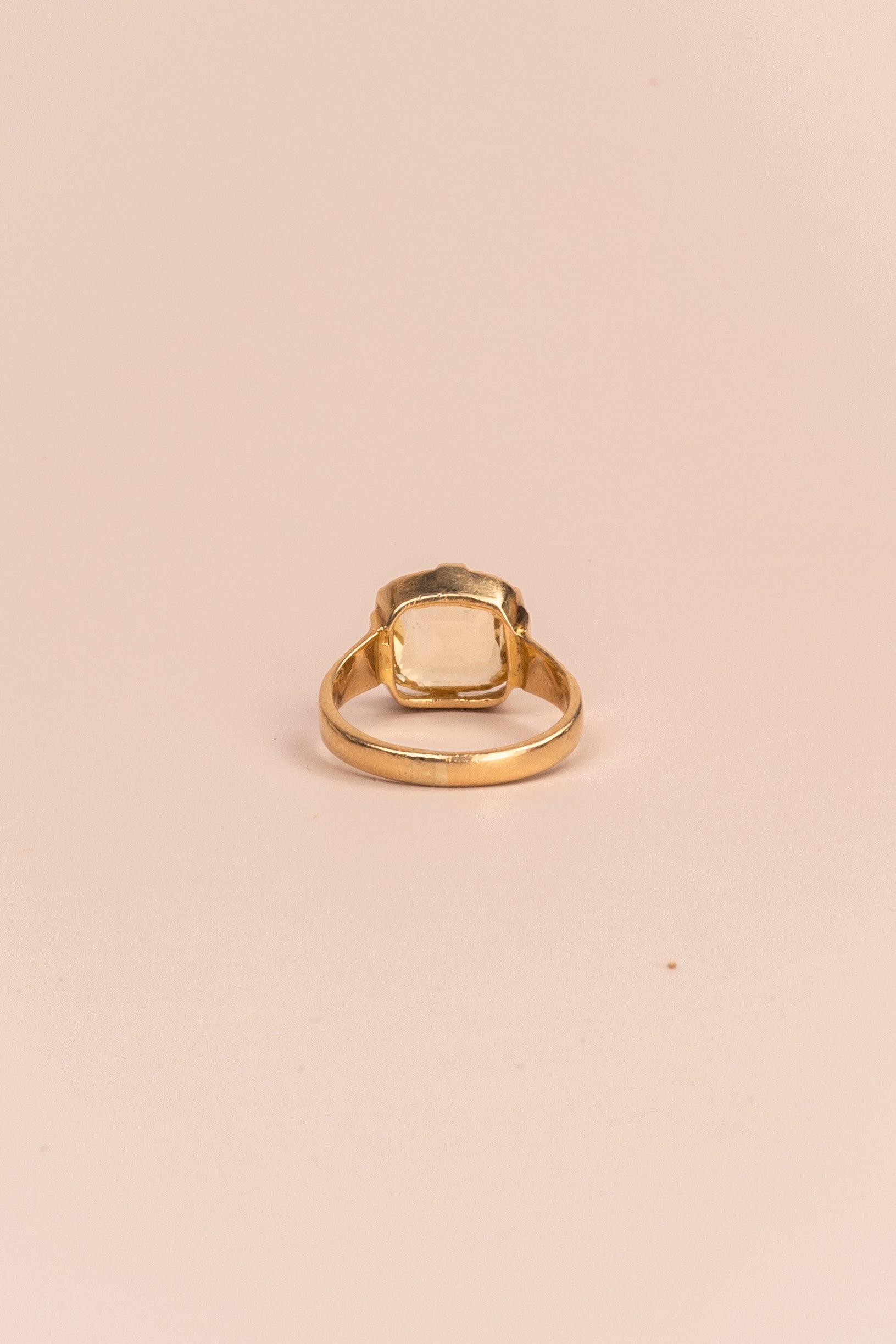 18ct Yellow Gold Antique Yellow Sapphire Ring