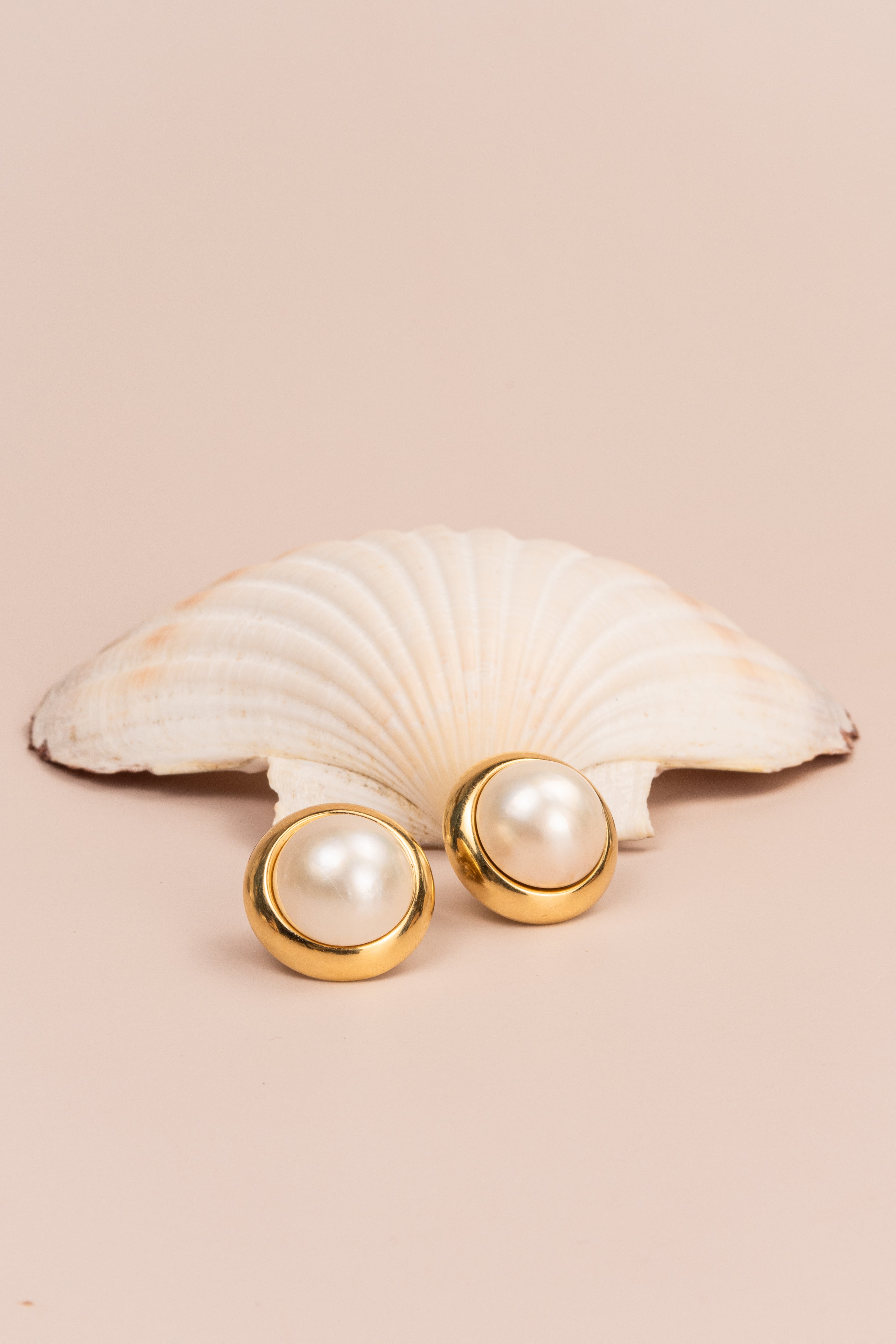 18ct Yellow Gold Mabé Pearl Earrings