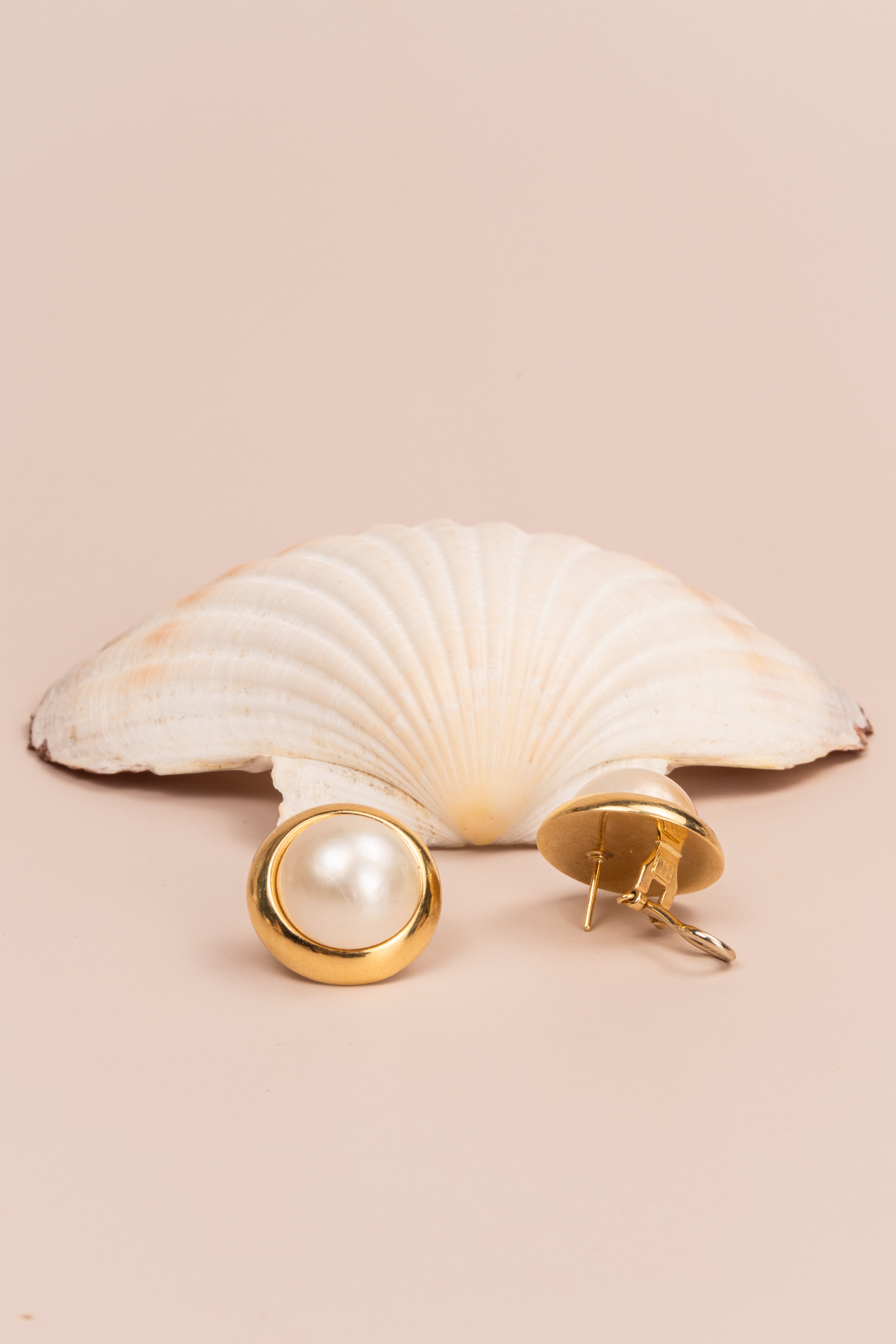 18ct Yellow Gold Mabé Pearl Earrings