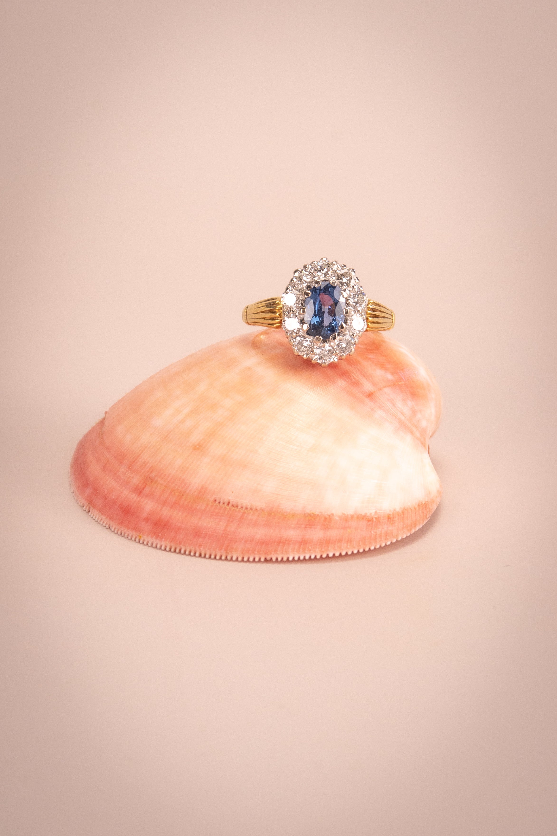 18ct Yellow Gold Sapphire & Diamond Ring