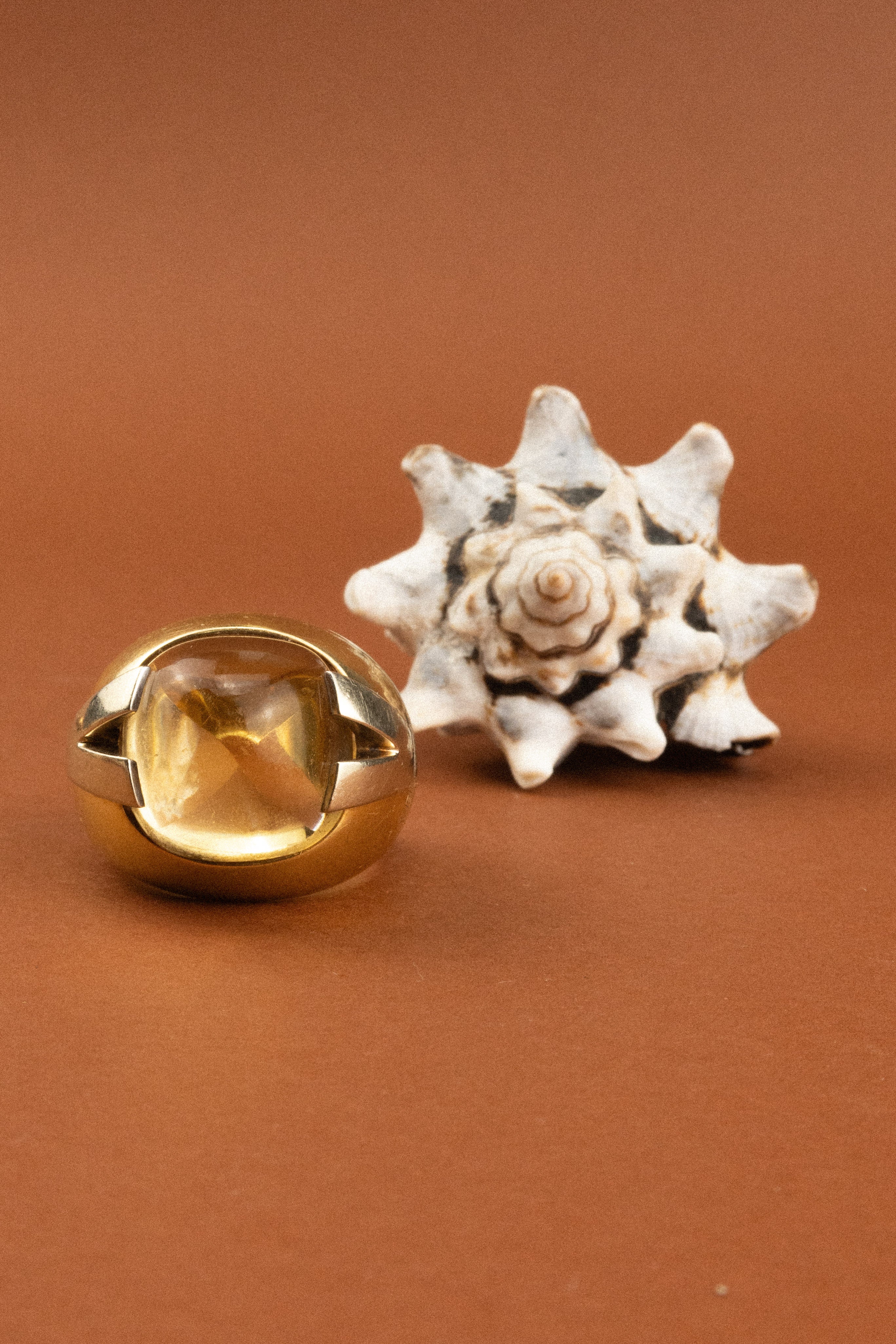 18ct Yellow Gold Sugarloaf Versace Ring