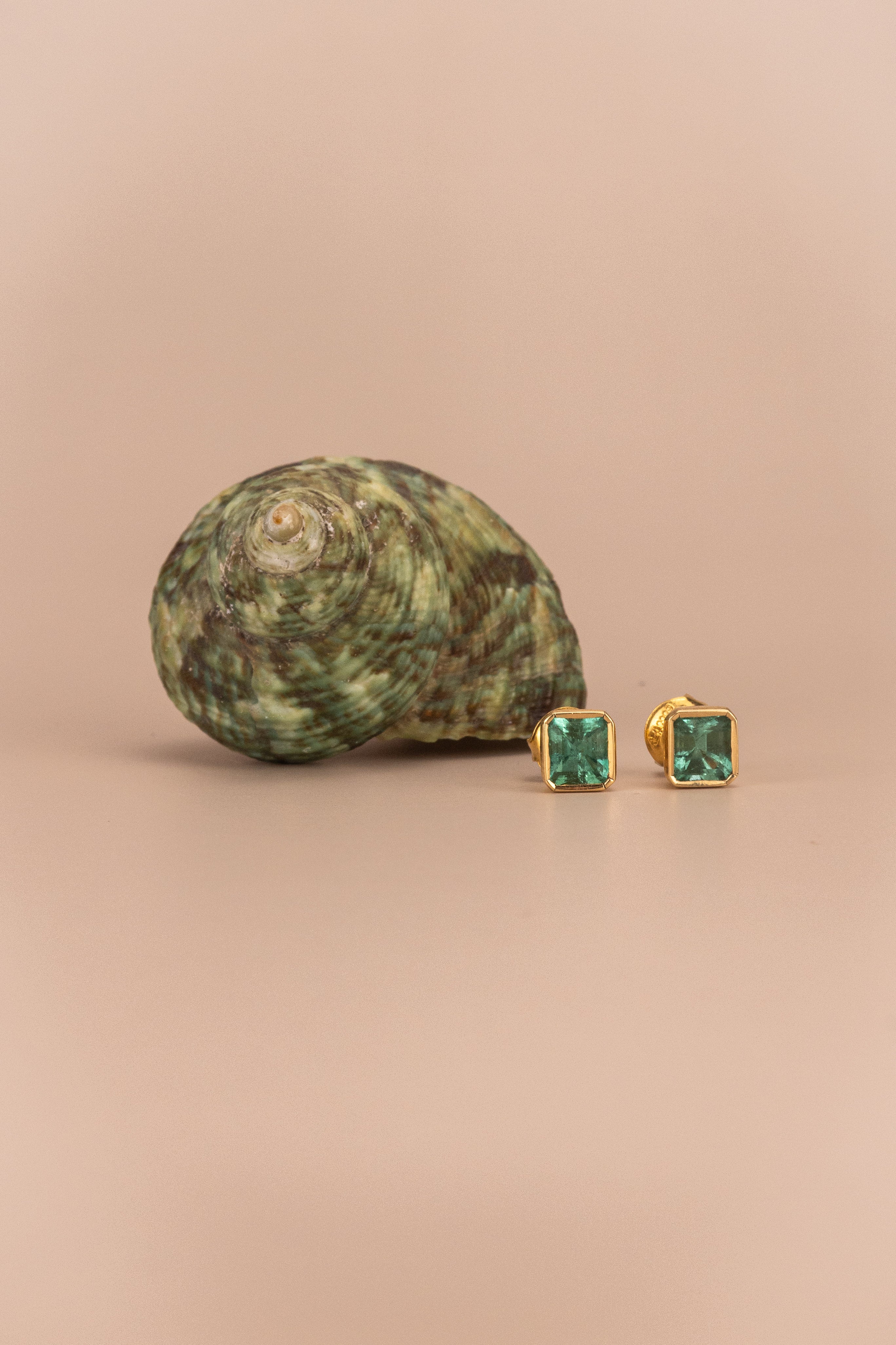 18ct Yellow Gold Emerald Earrings