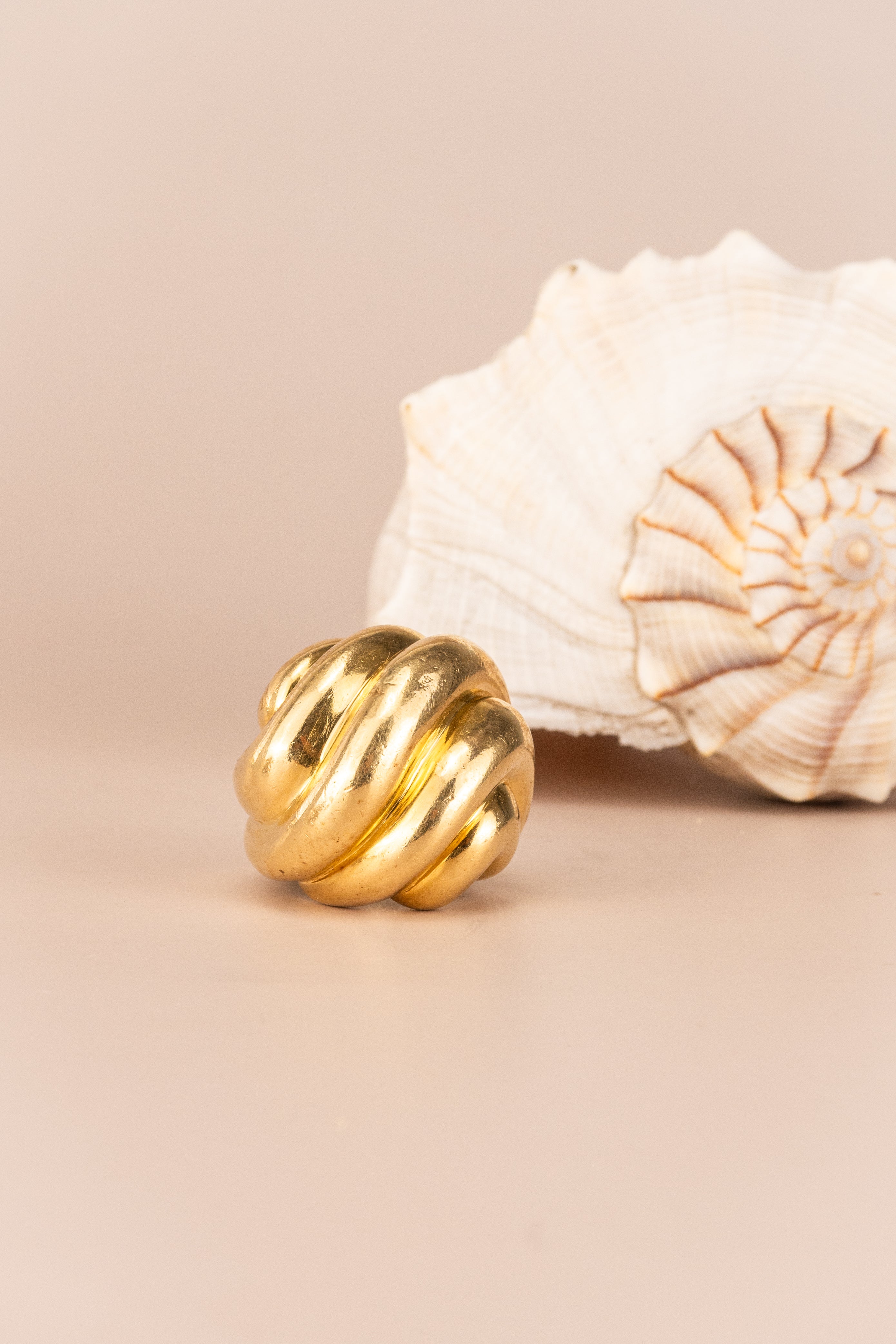18ct Yellow Gold Wave Bombe Ring