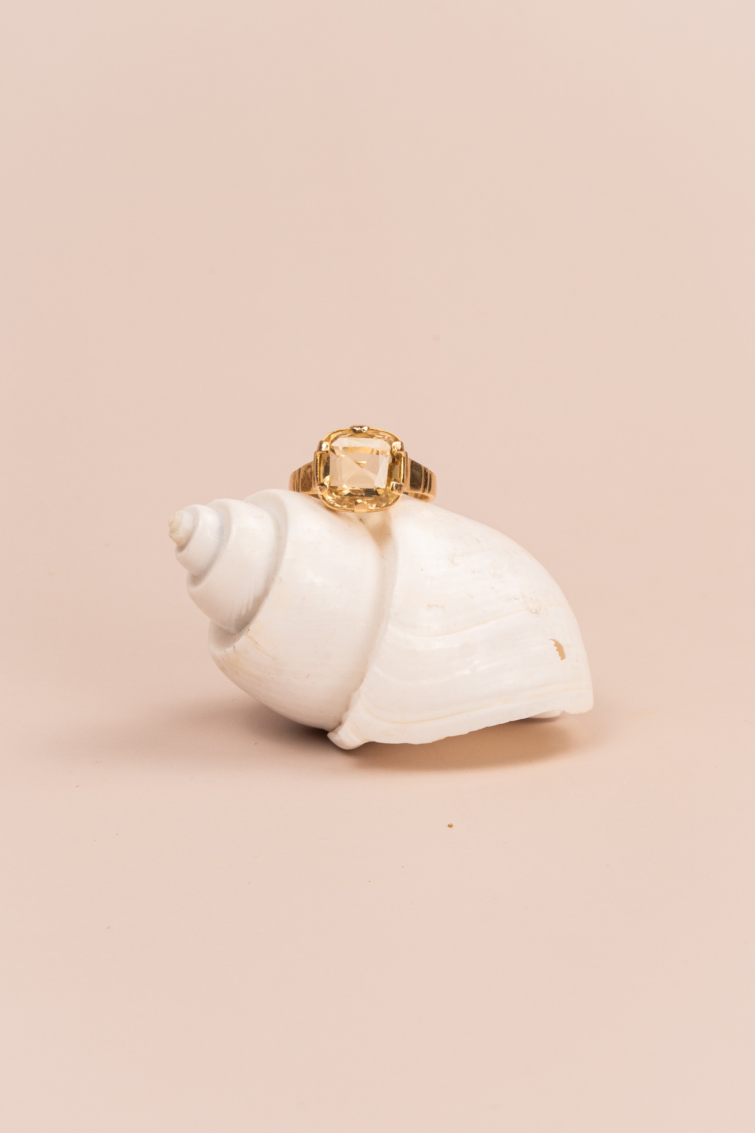 18ct Yellow Gold Antique Yellow Sapphire Ring