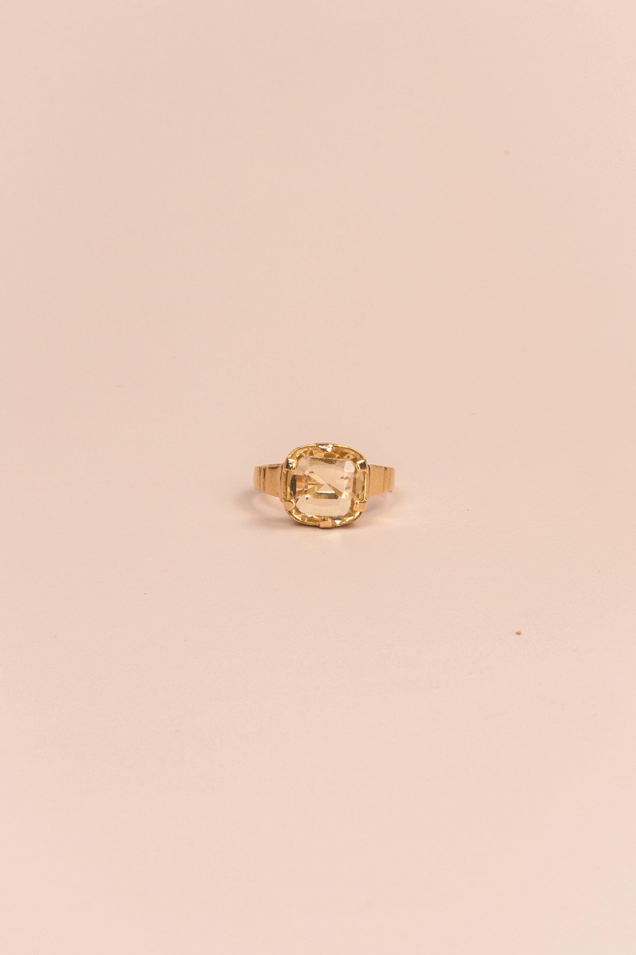 18ct Yellow Gold Antique Yellow Sapphire Ring