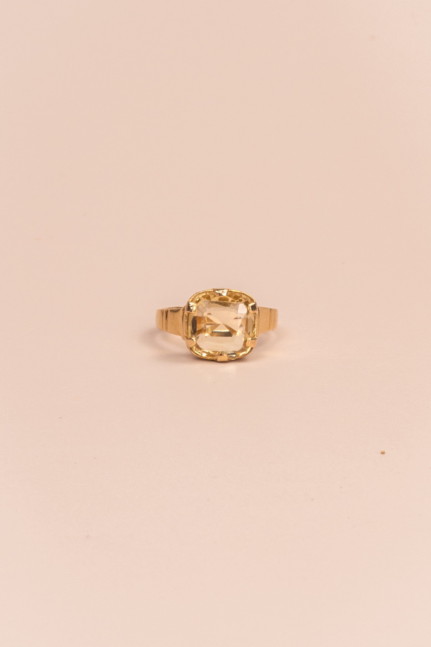 18ct Yellow Gold Antique Yellow Sapphire Ring