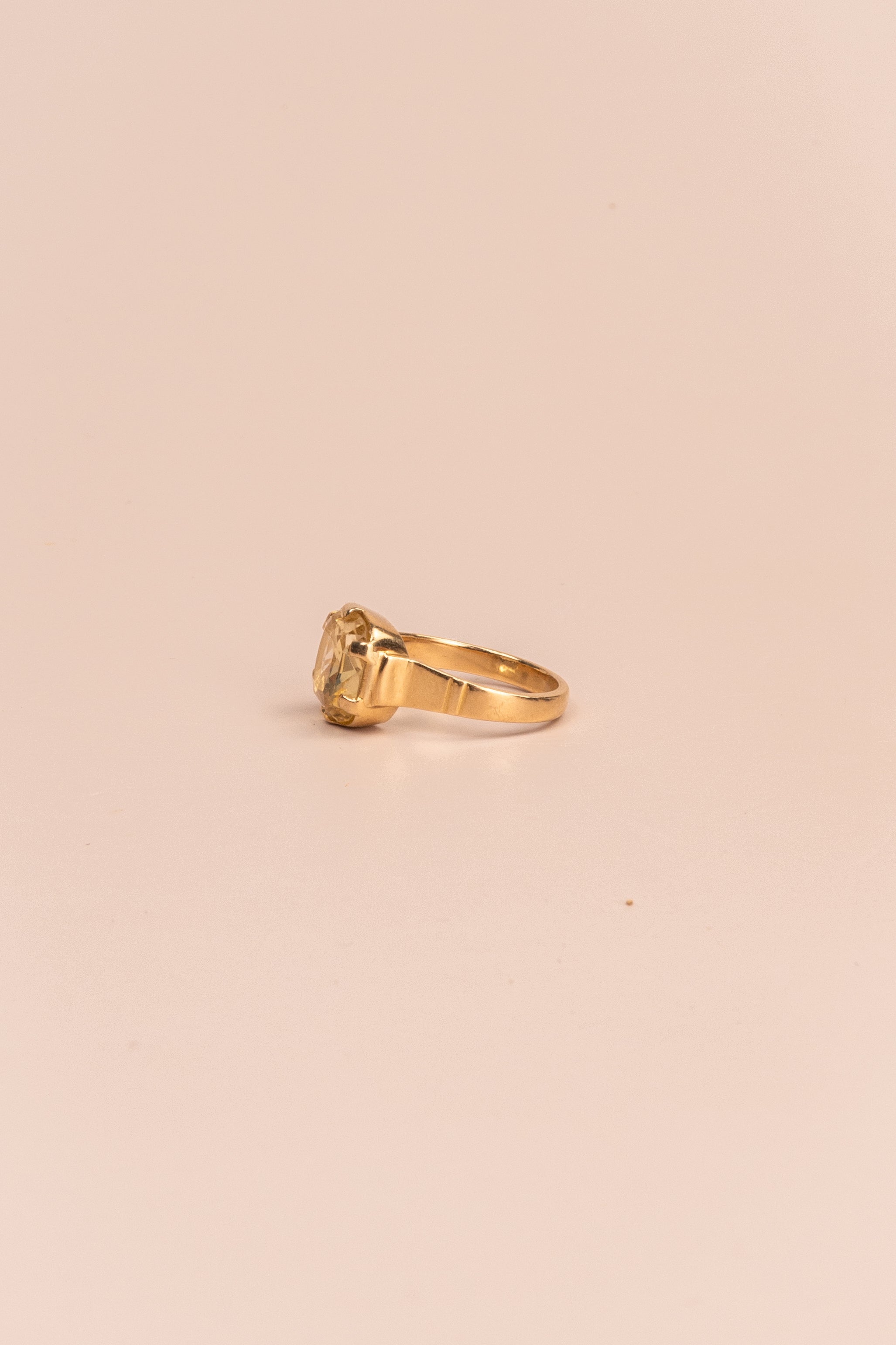 18ct Yellow Gold Antique Yellow Sapphire Ring