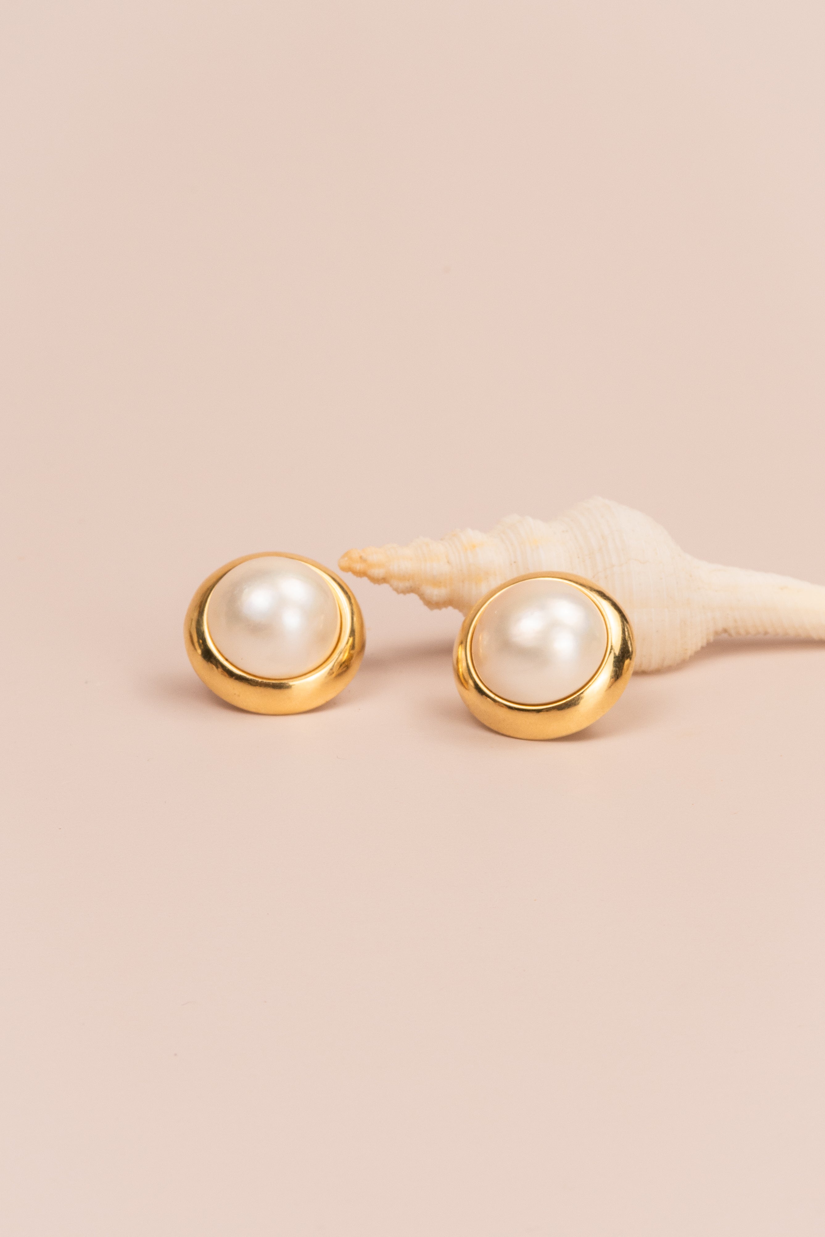 18ct Yellow Gold Mabé Pearl Earrings