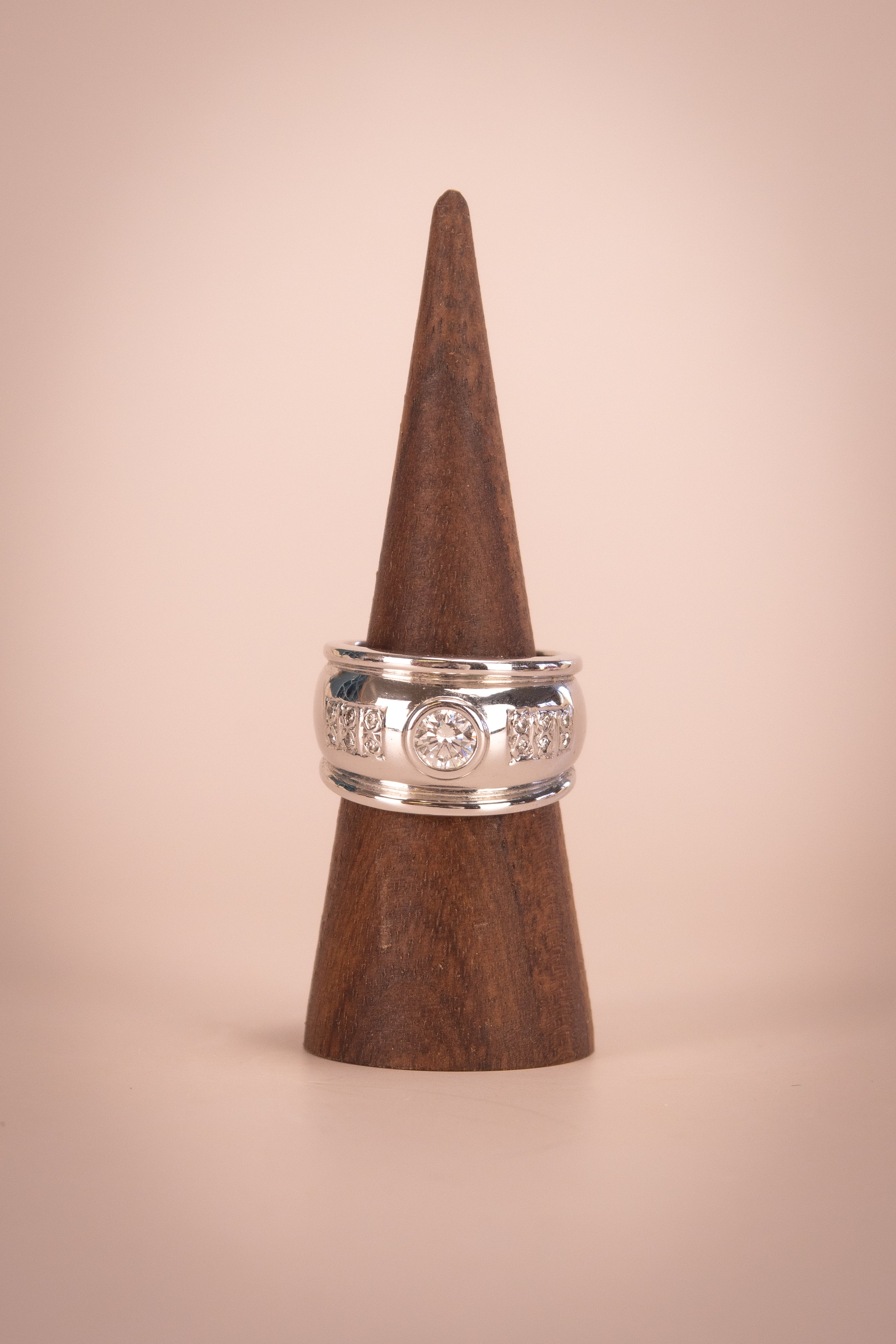 18ct White Gold Diamond Ring