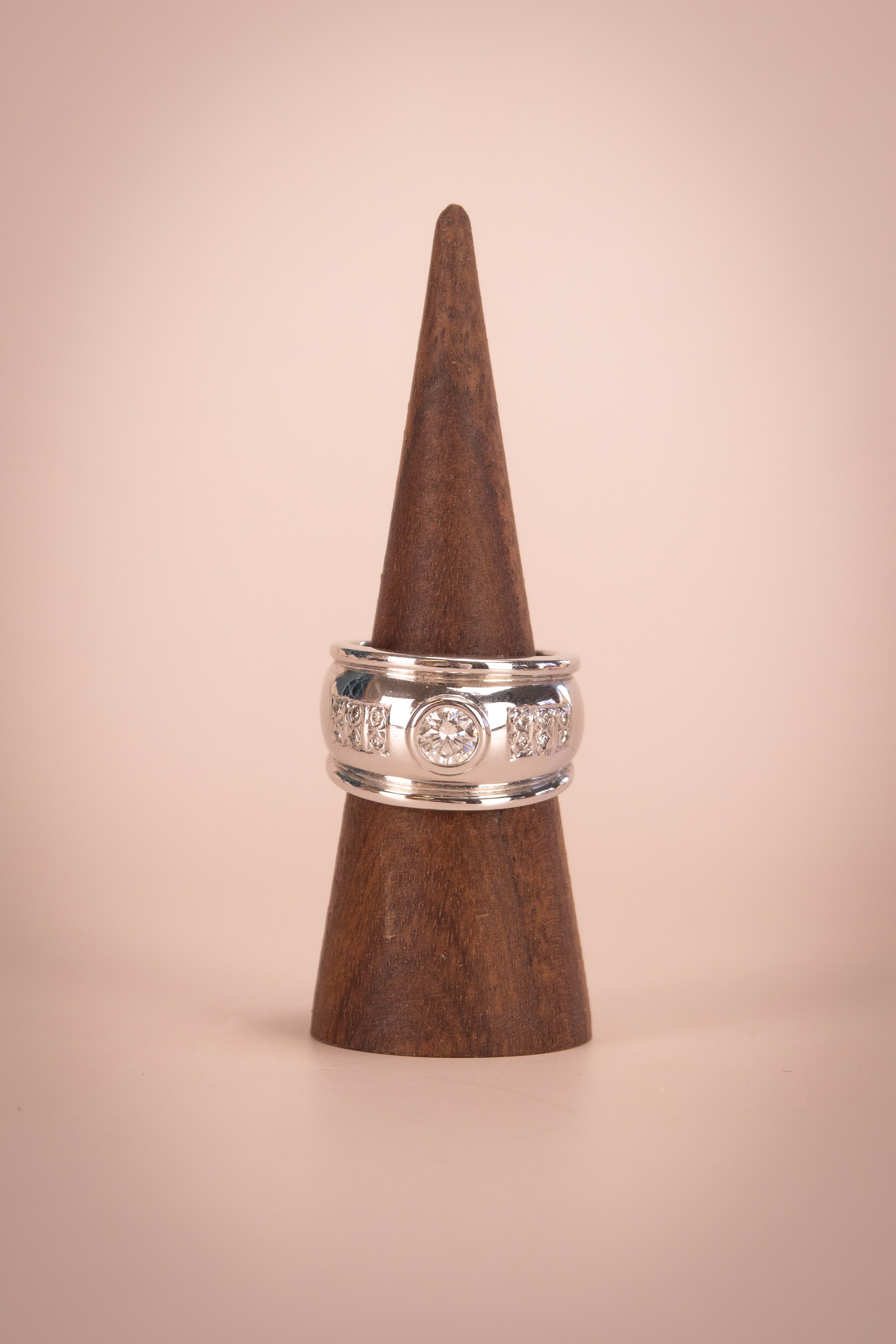 18ct White Gold Diamond Ring